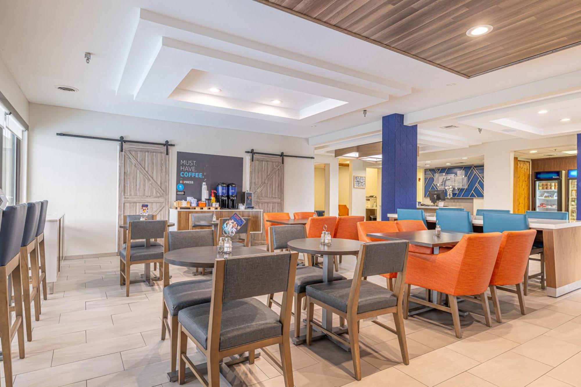 Holiday Inn Express & Suites College Station By Ihg Exterior foto